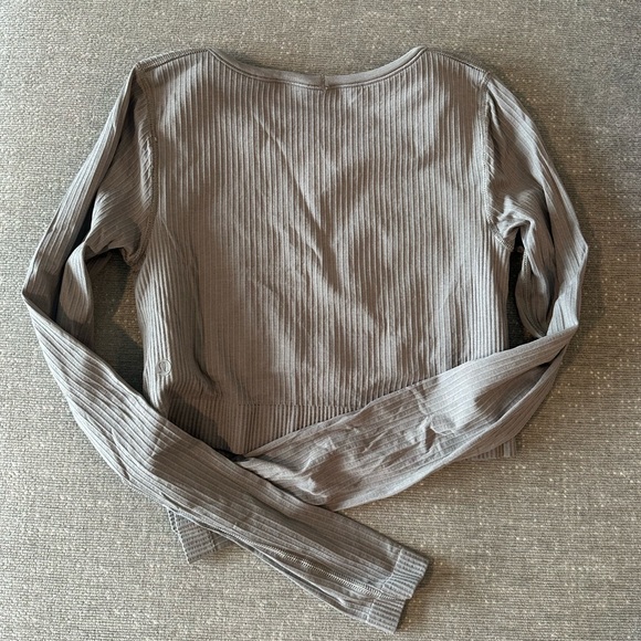 Lululemon ebb to street long sleeve top size 6 - Picture 3 of 4